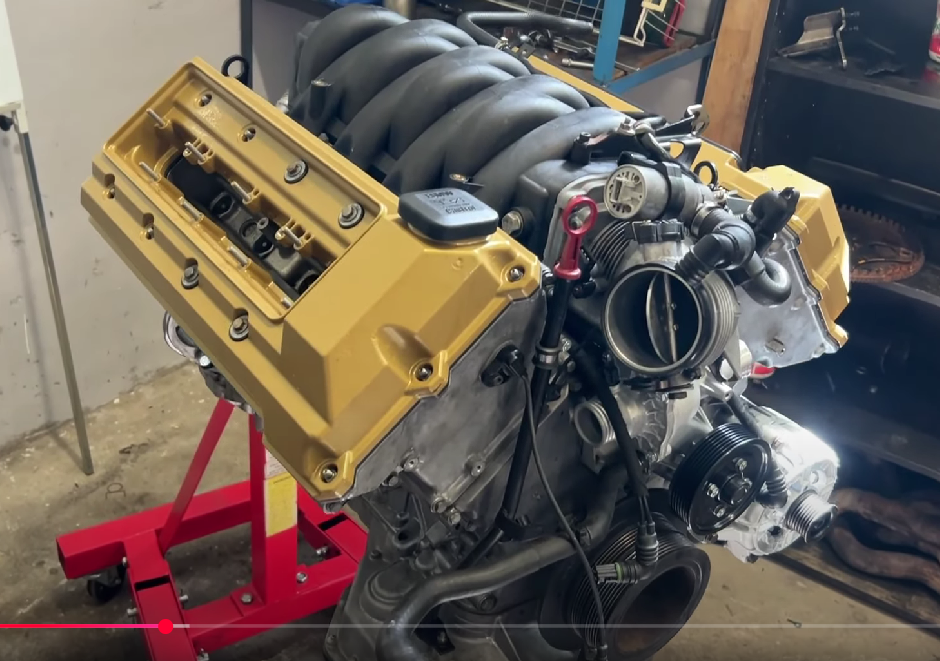 Napráškované veká ventilov