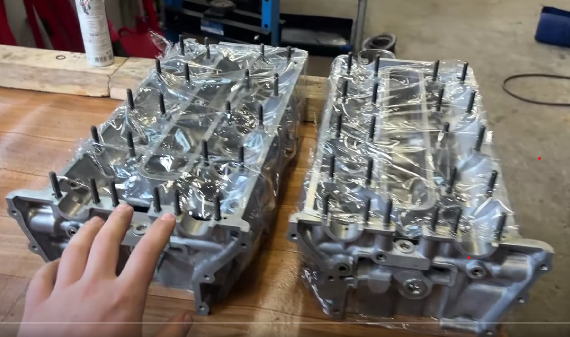 Vybrúsené ventily a hlava valcov